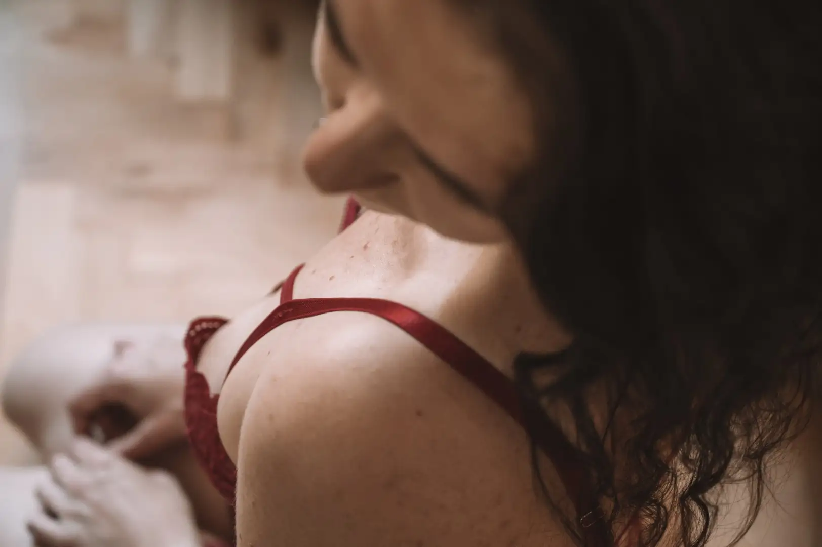 Vsak pogled pripoveduje vašo zgodbo boudoir fotografiranje Begunje pri Cerknici
